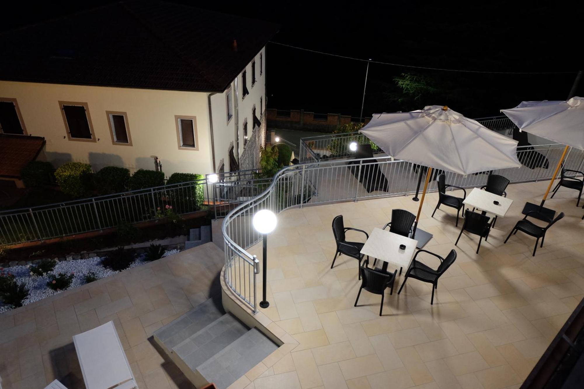 Albergo Elisa Comano  Bagian luar foto