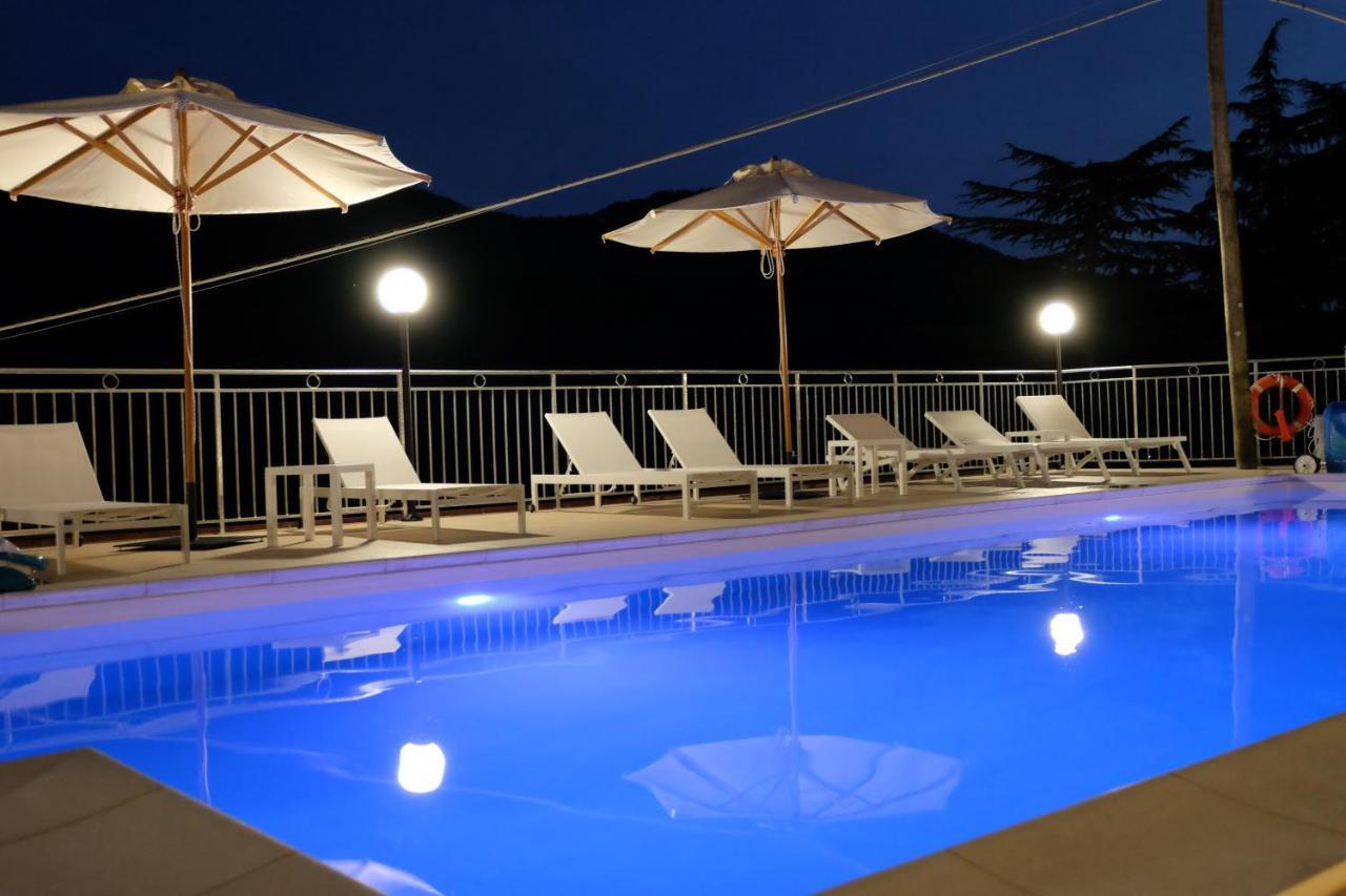 Albergo Elisa Comano  Bagian luar foto